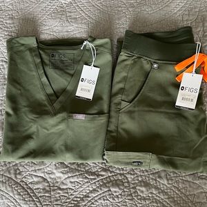 NWT Figs Moss Zamora jogger bottoms and Catarina 1 pocket scrub top - size Small